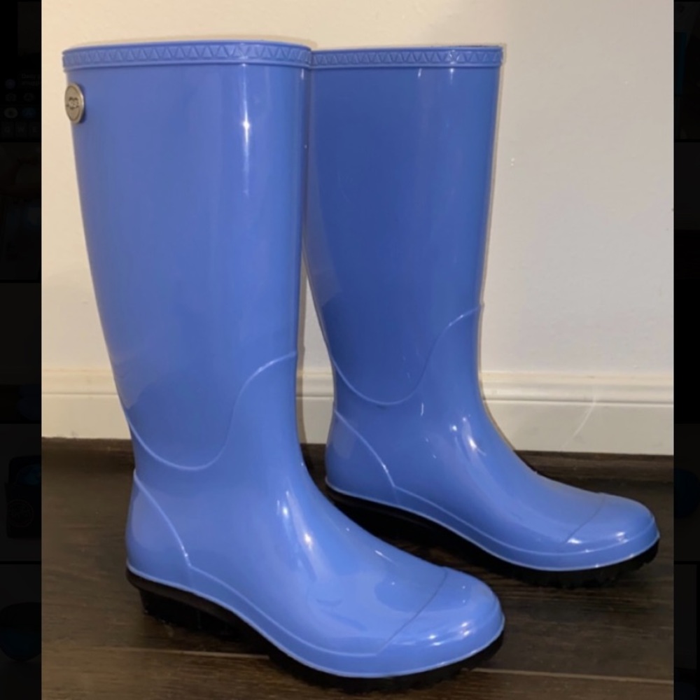 Women’s blue UGG Shaye Rain Boot size 6